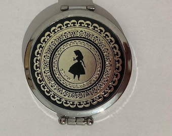 Disney - Alice in Wonderland compacte zakspiegel met illustratie van Mabel Lucie Attwell - zeldzame vondst