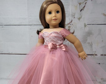 Blush est une robe faite main pour une poupée de 18 pouces comme American Girl et autres