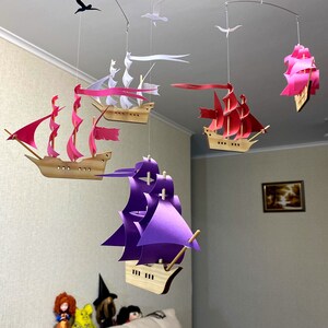 スカーレットセイルズ モビール 子供部屋用デコレーション ベビーモビール 木製船