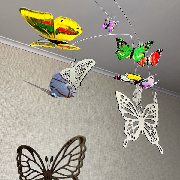 Mobile papillon aux couleurs vives. Une merveilleuse décoration pour une chambre d'adolescent ou un lit de bébé.