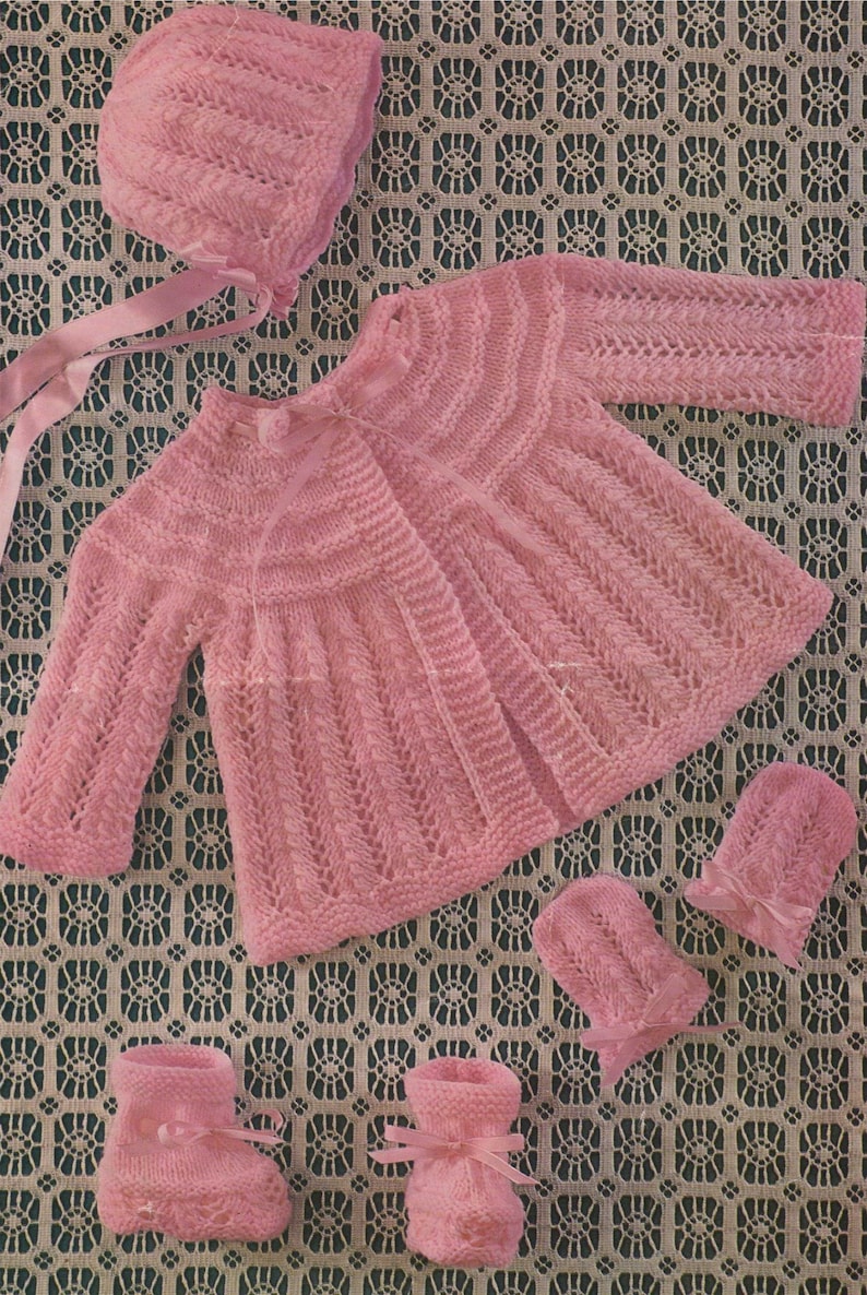 boots /& matiness coat in DK KNITTING Pattern-Baby Cape-Bonnet fits 18/" chest