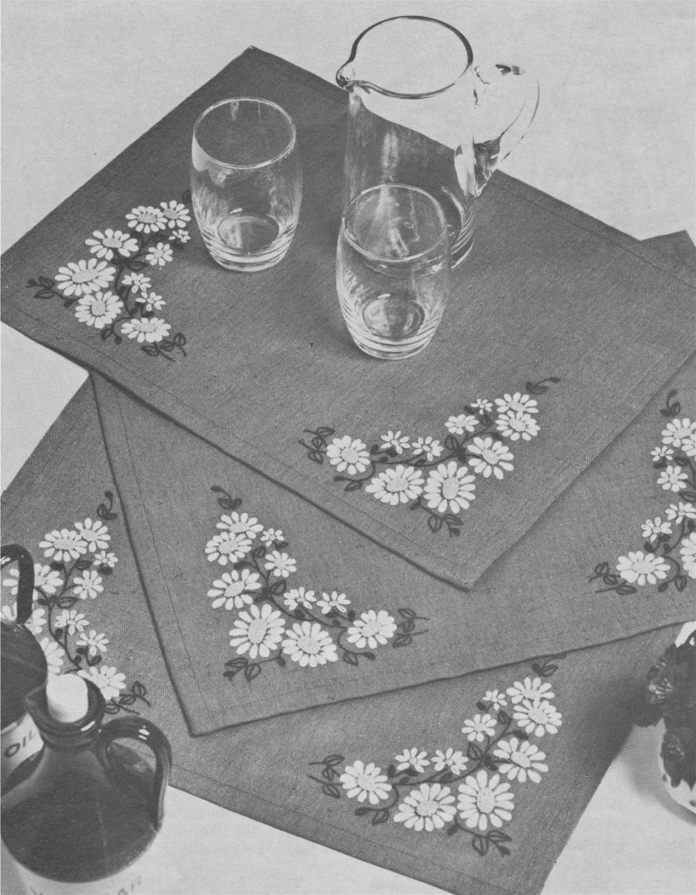 daisy-place-mats-embroidery-pattern-pdf-table-linen-vintage-patterns