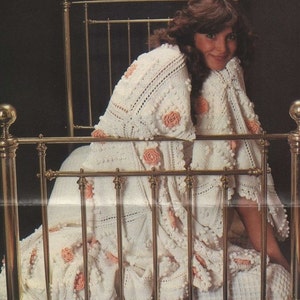 Bedspread Knitting Pattern with Crochet Flowers : Throw, Afghan, Blanket, Vintage Knitting Patterns for the Home . e-patterns PDF Download