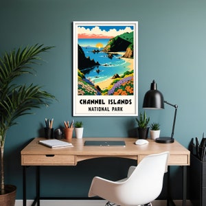 Puede incluir: Un p&oacute;ster de estilo vintage con una ilustraci&oacute;n colorida de una escena de playa con una puesta de sol sobre el oc&eacute;ano y monta&ntilde;as en el fondo. El texto en el p&oacute;ster dice "Channel Islands National Park".
