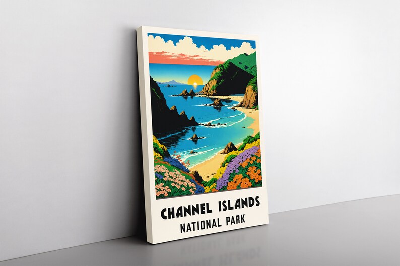 Puede incluir: Una ilustraci&oacute;n de estilo vintage de una escena de playa con una puesta de sol sobre el oc&eacute;ano. El texto "CHANNEL ISLANDS NATIONAL PARK" est&aacute; en la parte inferior de la imagen.