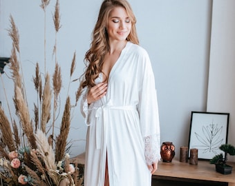 Floor Lux Braut Seidensatin Robe mit Spitzenzug, Seiden-Braut Robe, weißes Elfenbein-Robe für Brautfotoshooting am Morgen