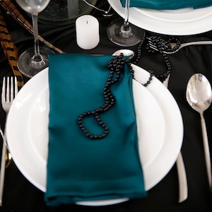 Tovaglioli e tovaglie in raso di seta opaco e morbido, tovaglioli in raso verde bottiglia per matrimonio, tovaglia nera, decorazioni per matrimonio nere