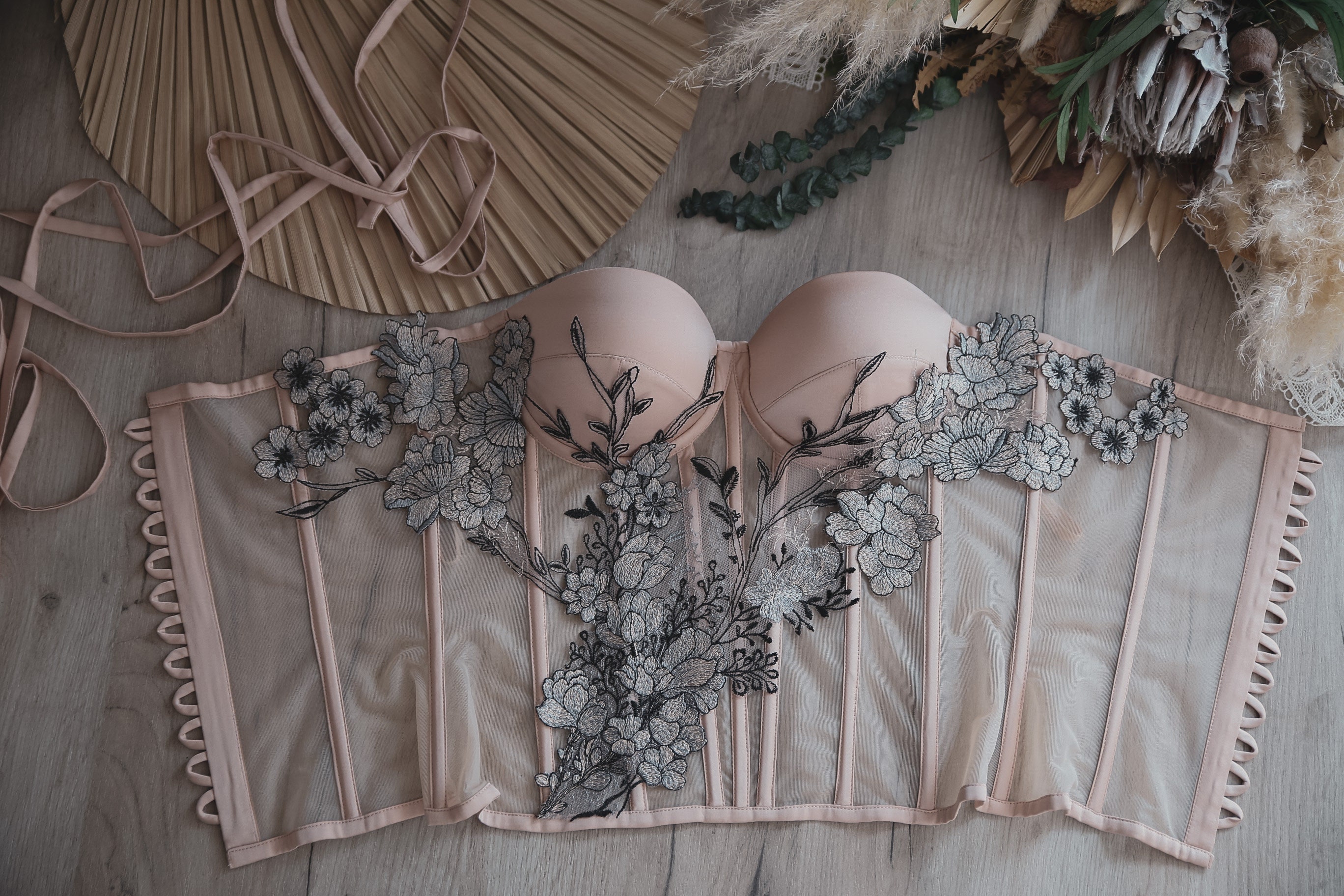 Nude black floral Corset With push-up cups, Bridal Corset Top Sweetheart Shape, Transparent Nude Ivory Black Corset with Flowers | Modele