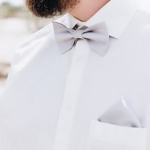 Groomsman Bow Set: Bowtie + Square Pocket, St Patrick&#39;s Day Men Bows, Groomsman Gift, Groomsmen Bowtie, Gray Bowtie