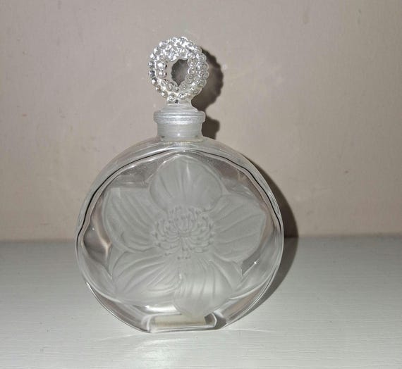 Sasaki Crystal Perfume Bottle – 24% Lead Crystal – Frosted Flower Design 4" Tall