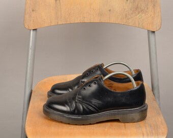 Used black doc martens hotsell