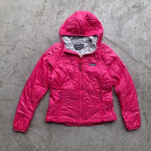 Vintage Patagonia Pink Nano Puff Hooded Jacket Size S | coat, vintage jacket, vintage puffer, 90s puffer jacket, bomber jacket, rain jacket