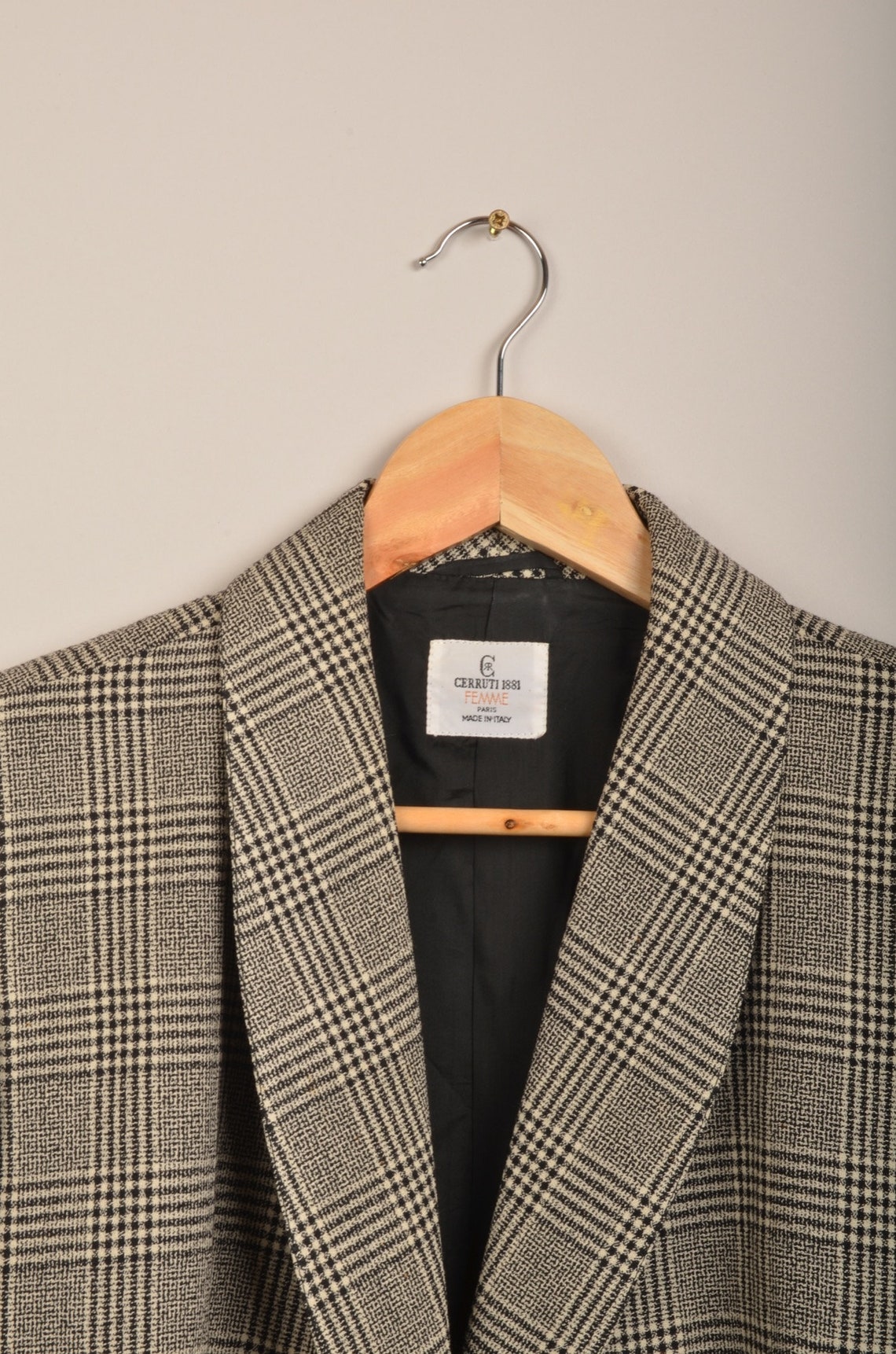 Vintage checked black white tartan blazer, vintage coat,tartan , gold buttons blazer, 90s blazer, tartan coat, checkered blazer, foto 2 di 5