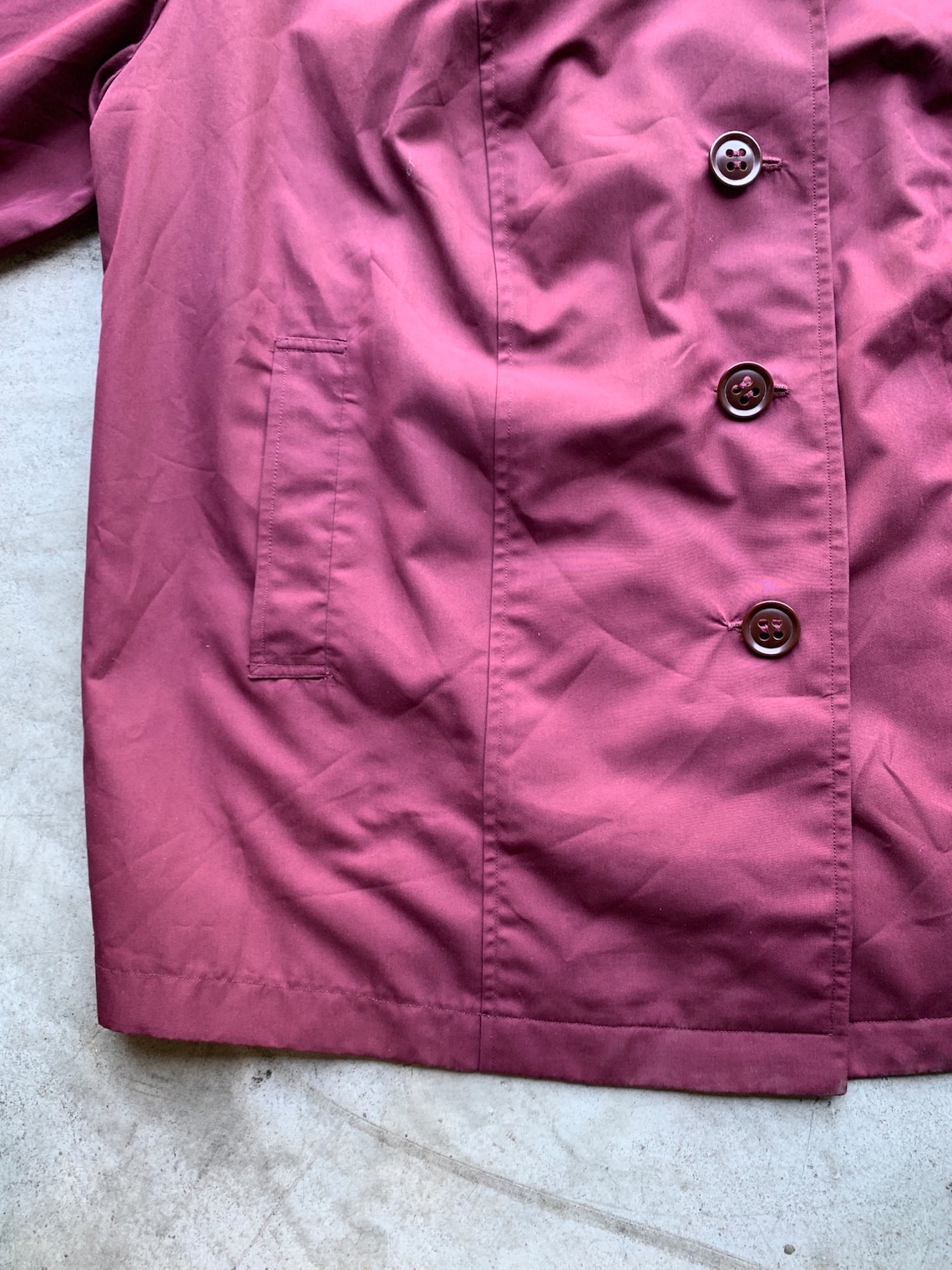 Vintage Wine Red Trenchcoat | vintage coat, tartan, trendy blazer ,oversized parka, 90s blazer, tartan coat, 90s trenchcoat, purple coat, foto 3 di 4