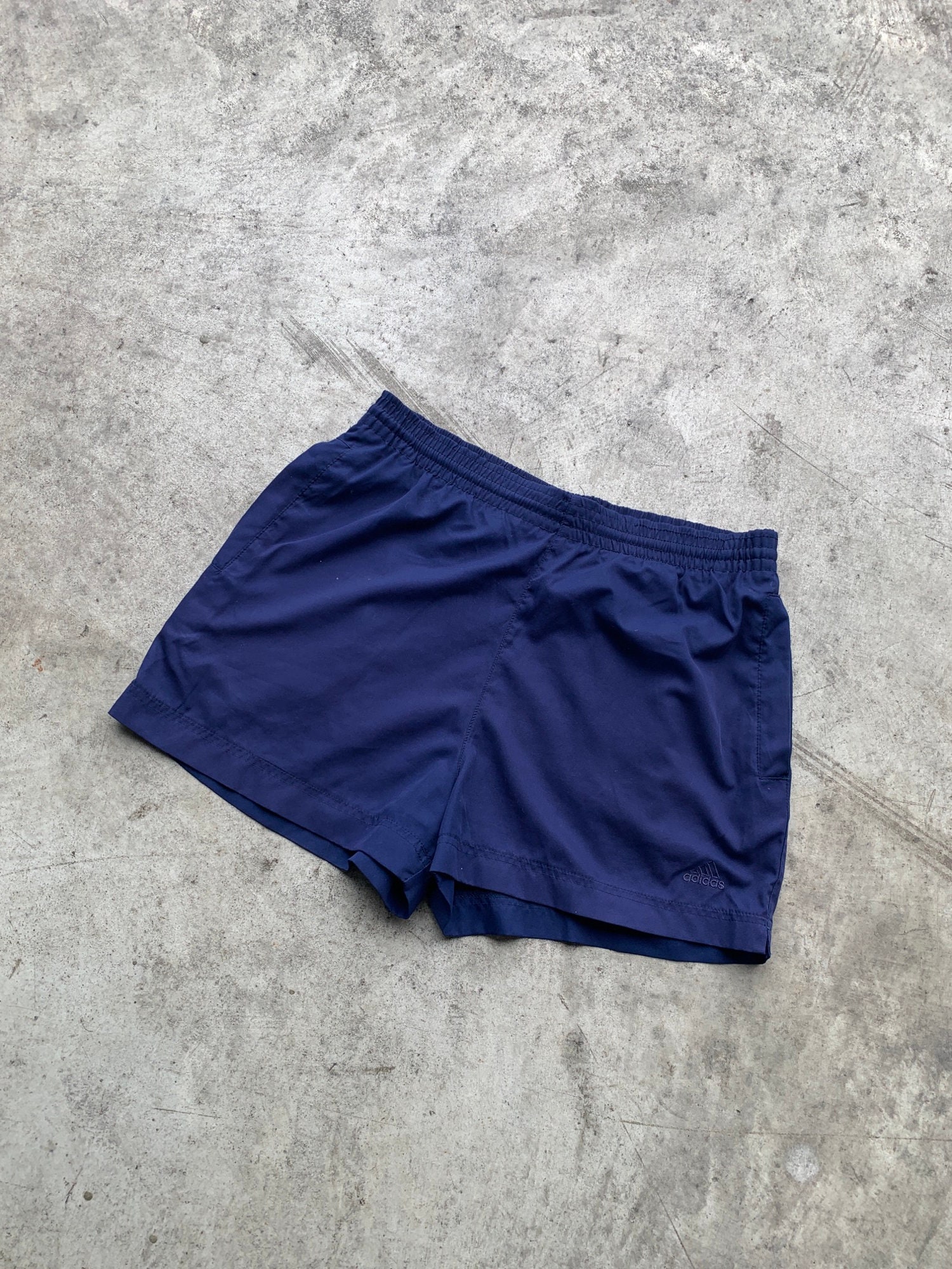Vintage Adidas Bleu Marine Sprinter Short Taille 38 | short adidas | short de football adidas, adidas vintage, short de bain adidas vintage