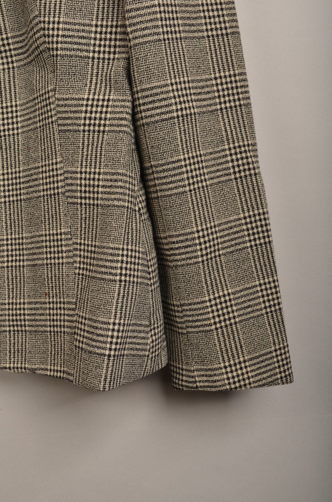 Vintage checked black white tartan blazer, vintage coat,tartan , gold buttons blazer, 90s blazer, tartan coat, checkered blazer, foto 4 di 5