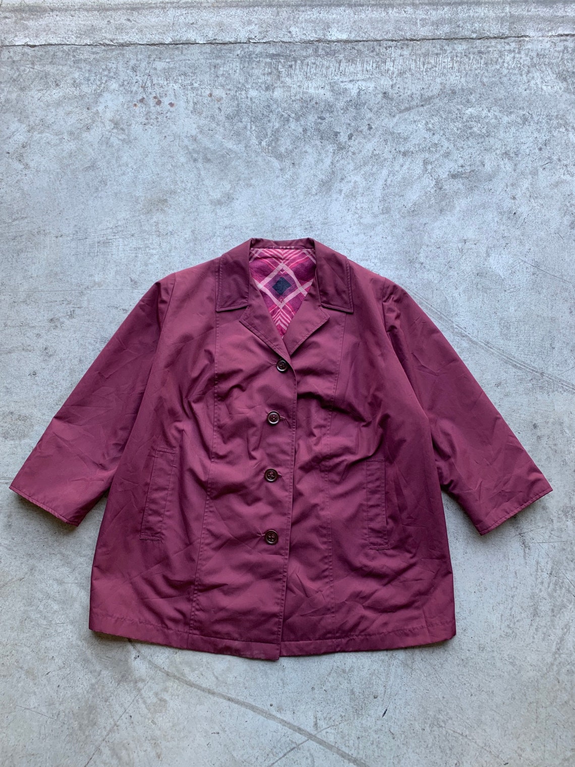 Vintage Wine Red Trenchcoat | vintage coat, tartan, trendy blazer ,oversized parka, 90s blazer, tartan coat, 90s trenchcoat, purple coat, foto 1 di 4