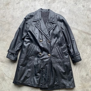 vintage Vera Pelle Long Trench-Coat en cuir | veste vtg des années 90, trench-coat en cuir noir, manteau en cuir ceinturé doré, veste en cuir surdimensionnée
