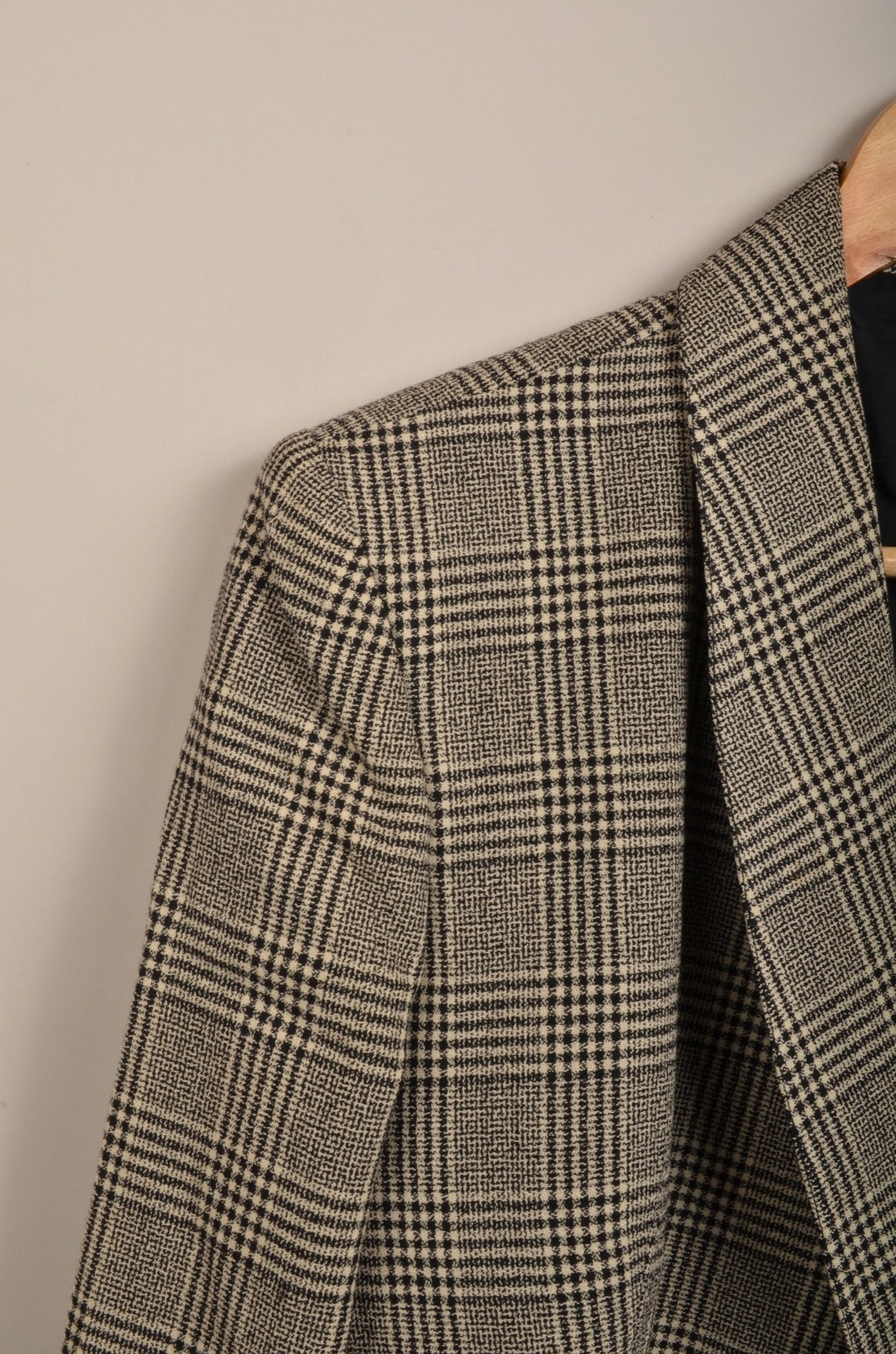 Vintage checked black white tartan blazer, vintage coat,tartan , gold buttons blazer, 90s blazer, tartan coat, checkered blazer, foto 3 di 5