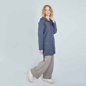 Chubasquero unisex gris urbano - materiales reciclados