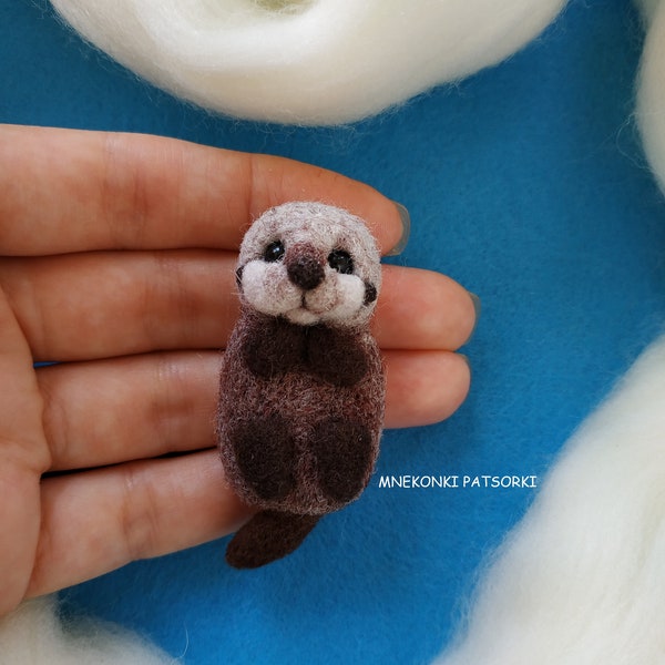 Loutre de mer chiot Aiguille feutrage broche Aiguille feutrée Loutre de mer bébé Pin Handmade Felt animaux