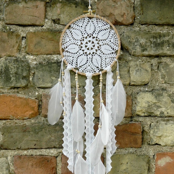 Small crochet boho dreamcatcher, Rustic wedding decor, White crochet dream catcher, Hand crocheted bohemian bedroom decor, Baby room decor