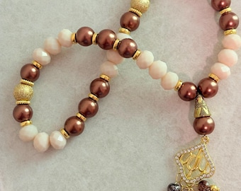 33 Brown pearls and opaque beige crystals
