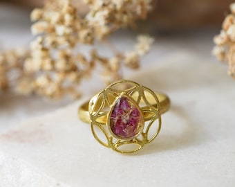 Real Pressed Flower and Resin Ring, Gold Ring Teardrop in Burgundy