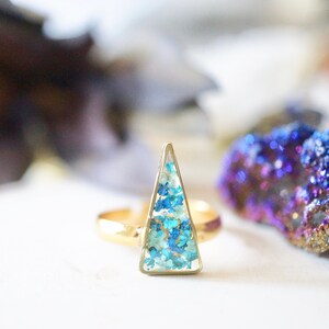 Echte gepresste Blume und Resin Ring, Dreieck Gold Band in Blau Teal Mint