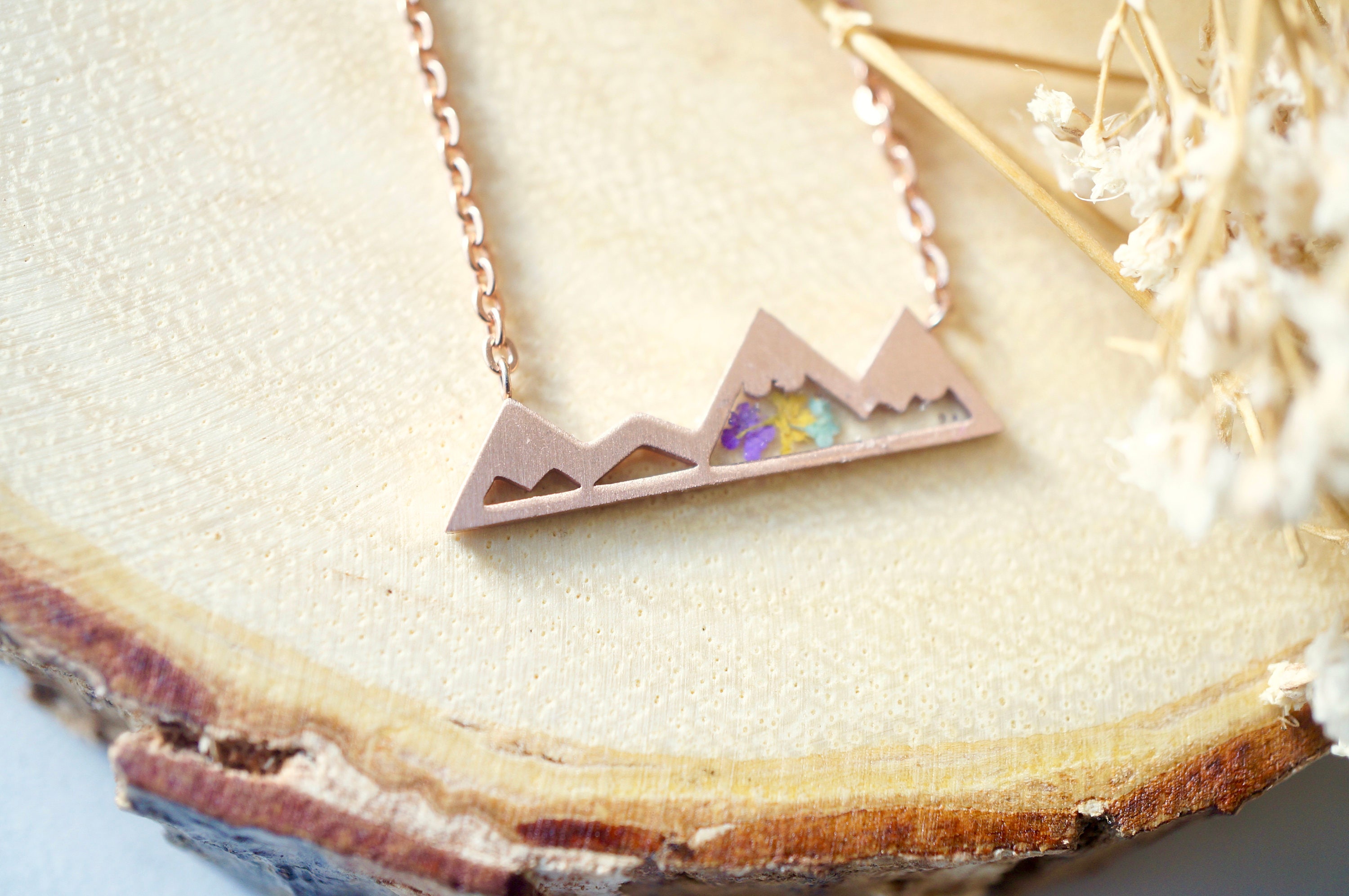 Real Pressed Flowers and Resin Necklace, Rose Gold Mountains - Thumbnail 4