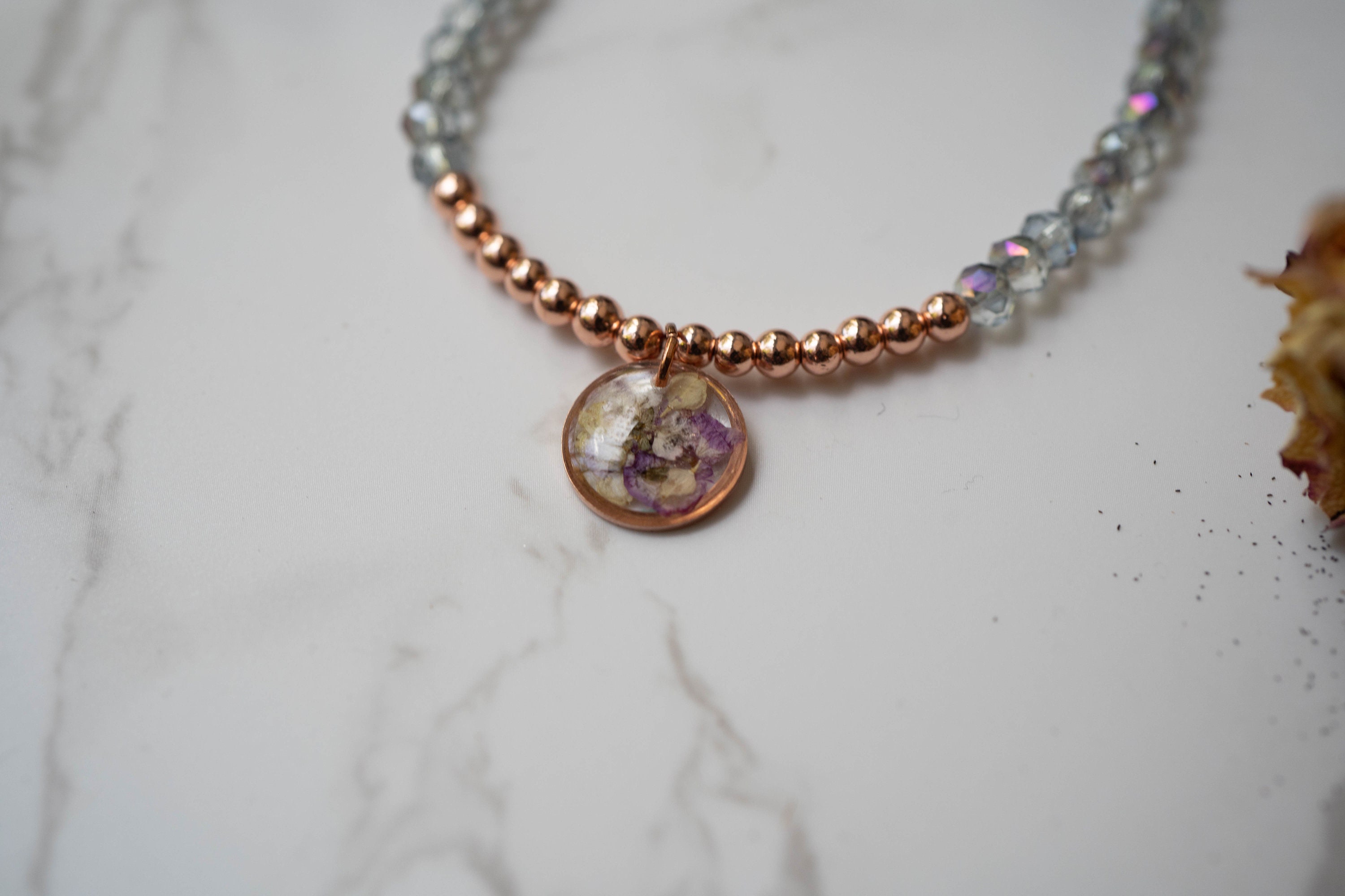 Real Pressed Flowers and Resin Beaded Bracelet, Rose Gold and Blue Beads with Purple and White Alyssum Flowers - Thumbnail 2