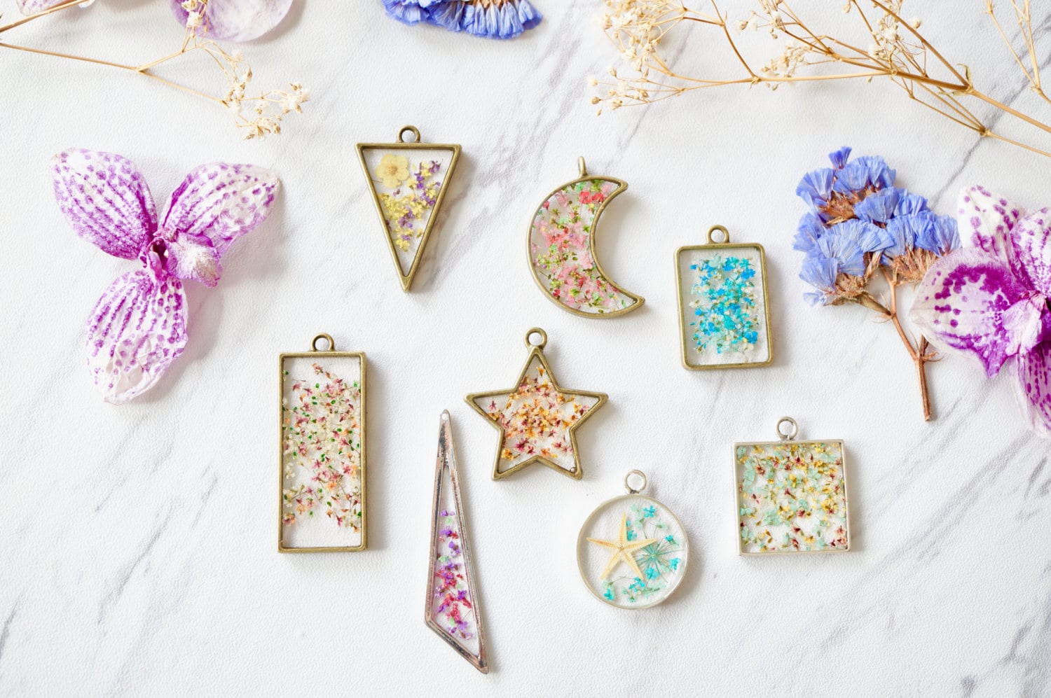 Real Pressed Flowers and Resin Necklace, Gold Bar in Purple Yellow Blue - Thumbnail 3