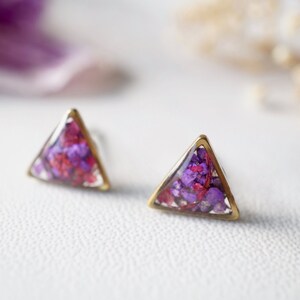 Real Pressed Flowers and Resin Stud Earrings in Purple and Magenta Mix 画像 5