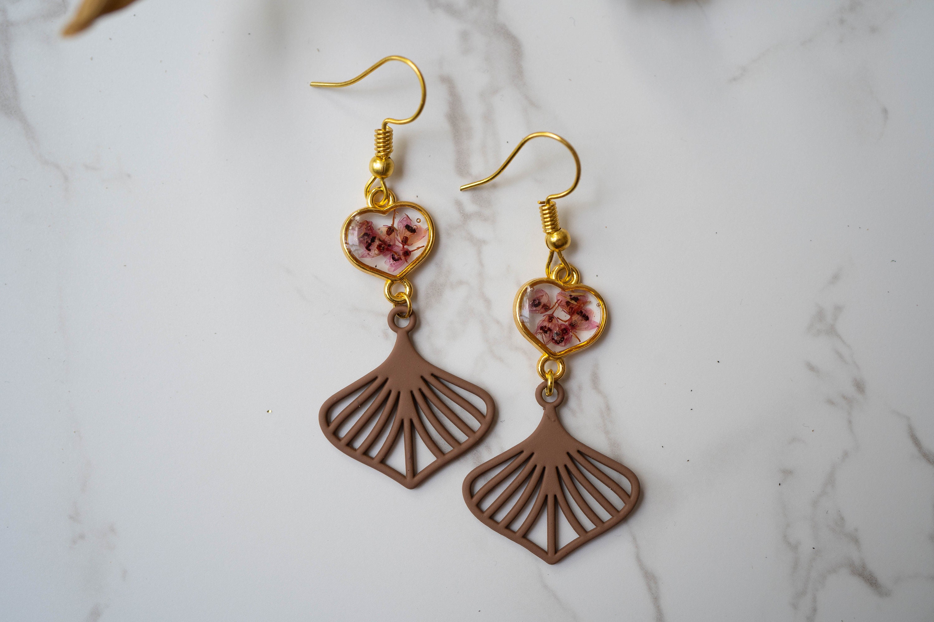 Real Pressed Flowers Earrings, Gold Heart Drops with Palm Leaf and Heather Flowers - Thumbnail 5