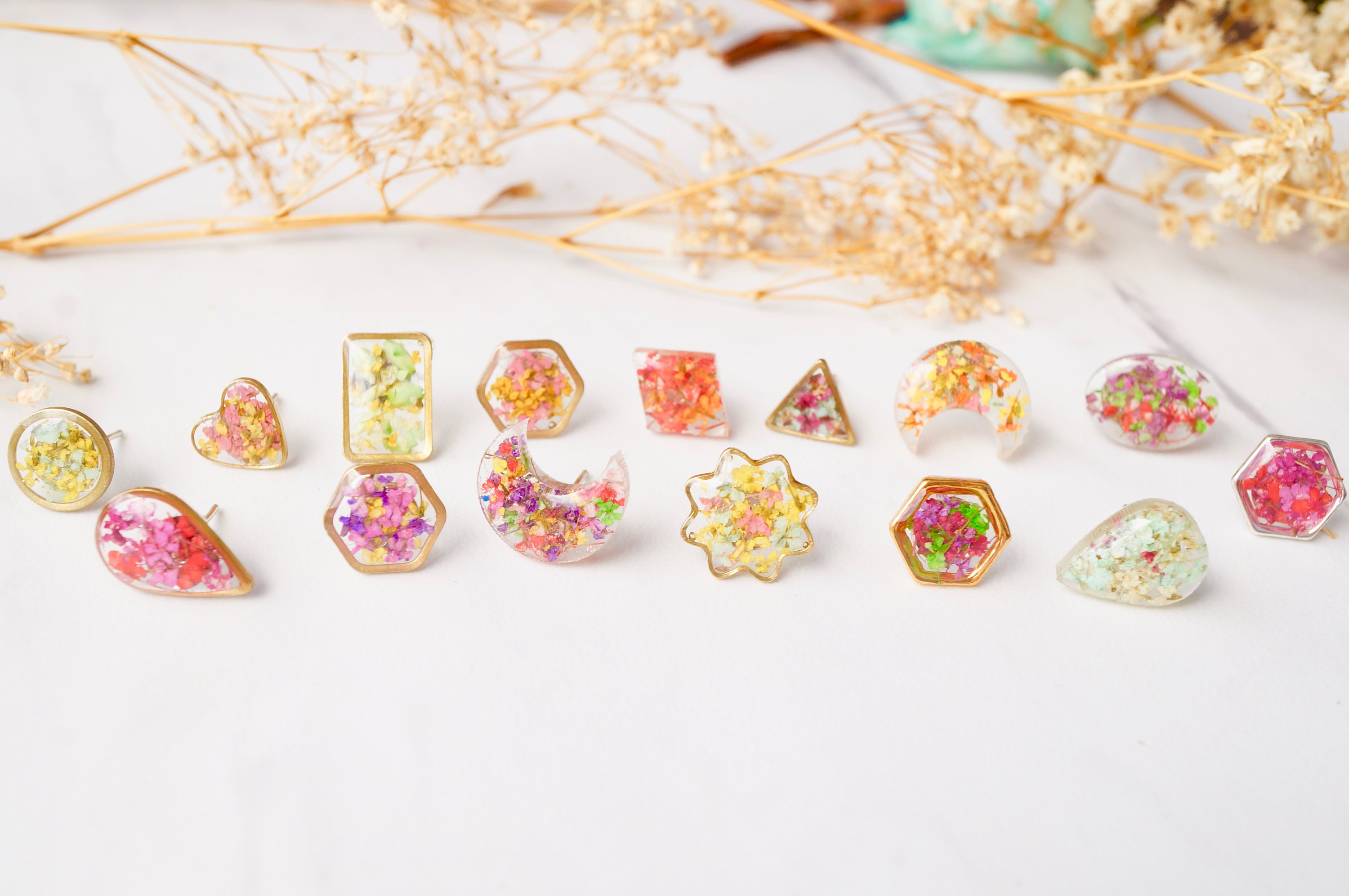 Real Pressed Flowers and Resin Stud Earrings, Gold Teardrop in Red Pink Mix - Thumbnail 6