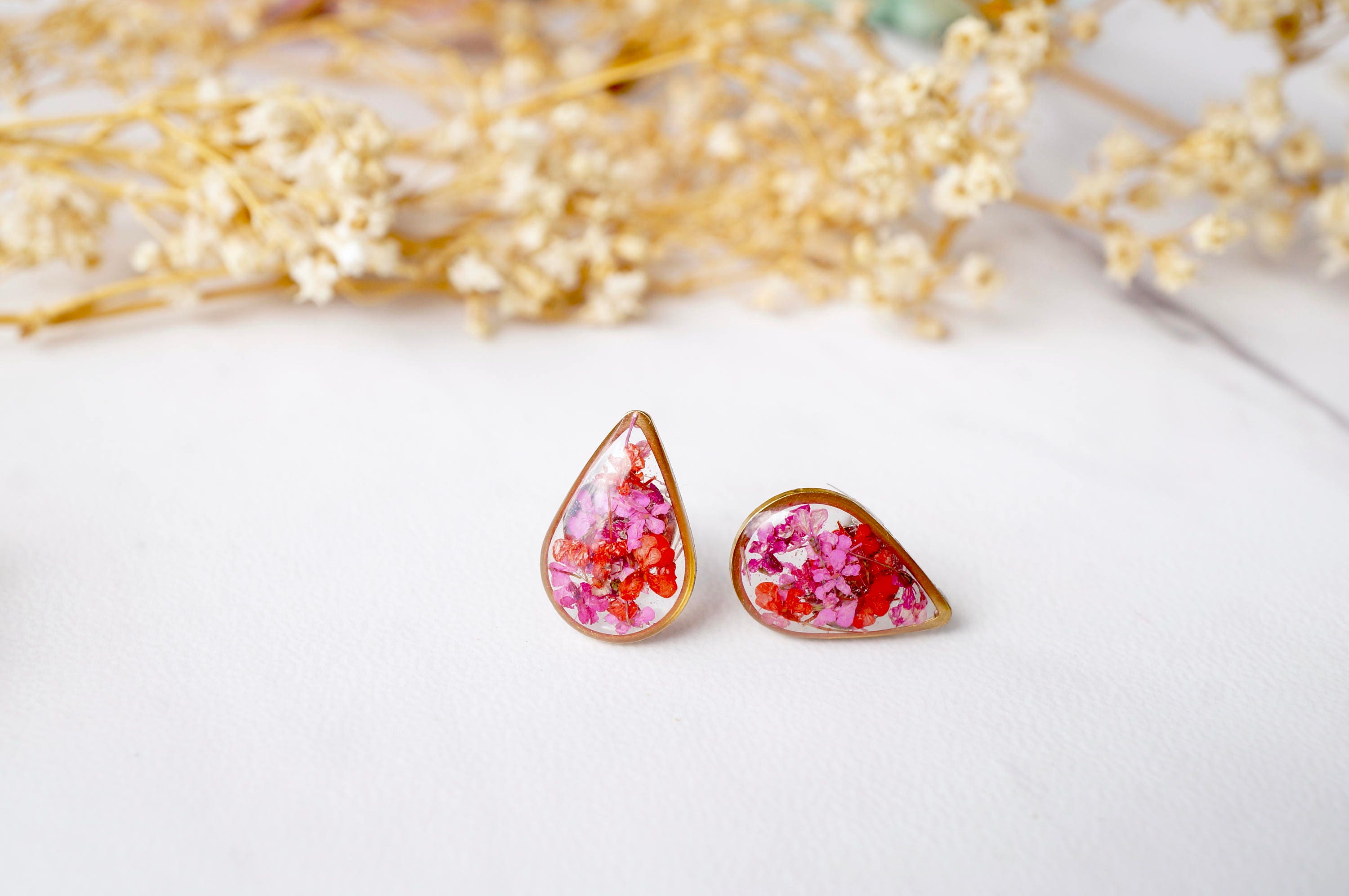 Real Pressed Flowers and Resin Stud Earrings, Gold Teardrop in Red Pink Mix - Thumbnail 3