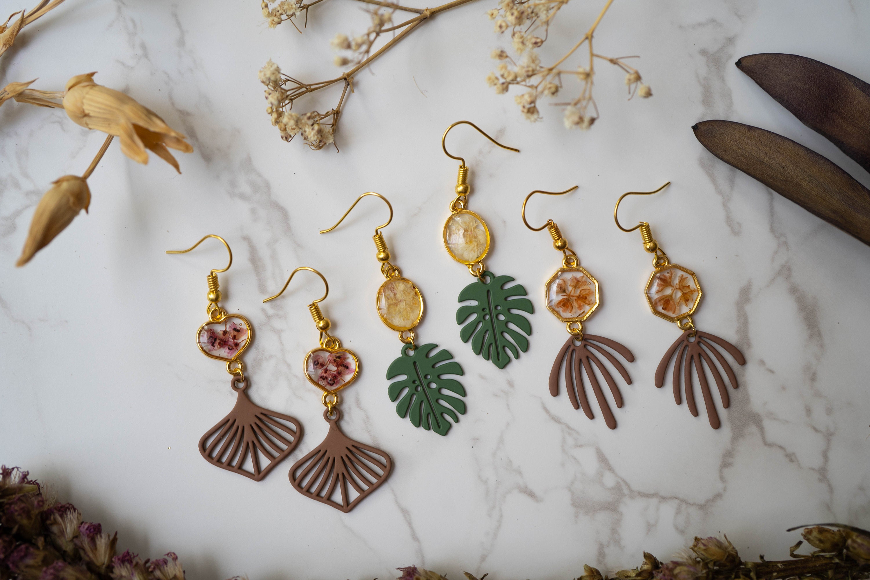 Real Pressed Flowers Earrings, Gold Heart Drops with Palm Leaf and Heather Flowers - Thumbnail 6