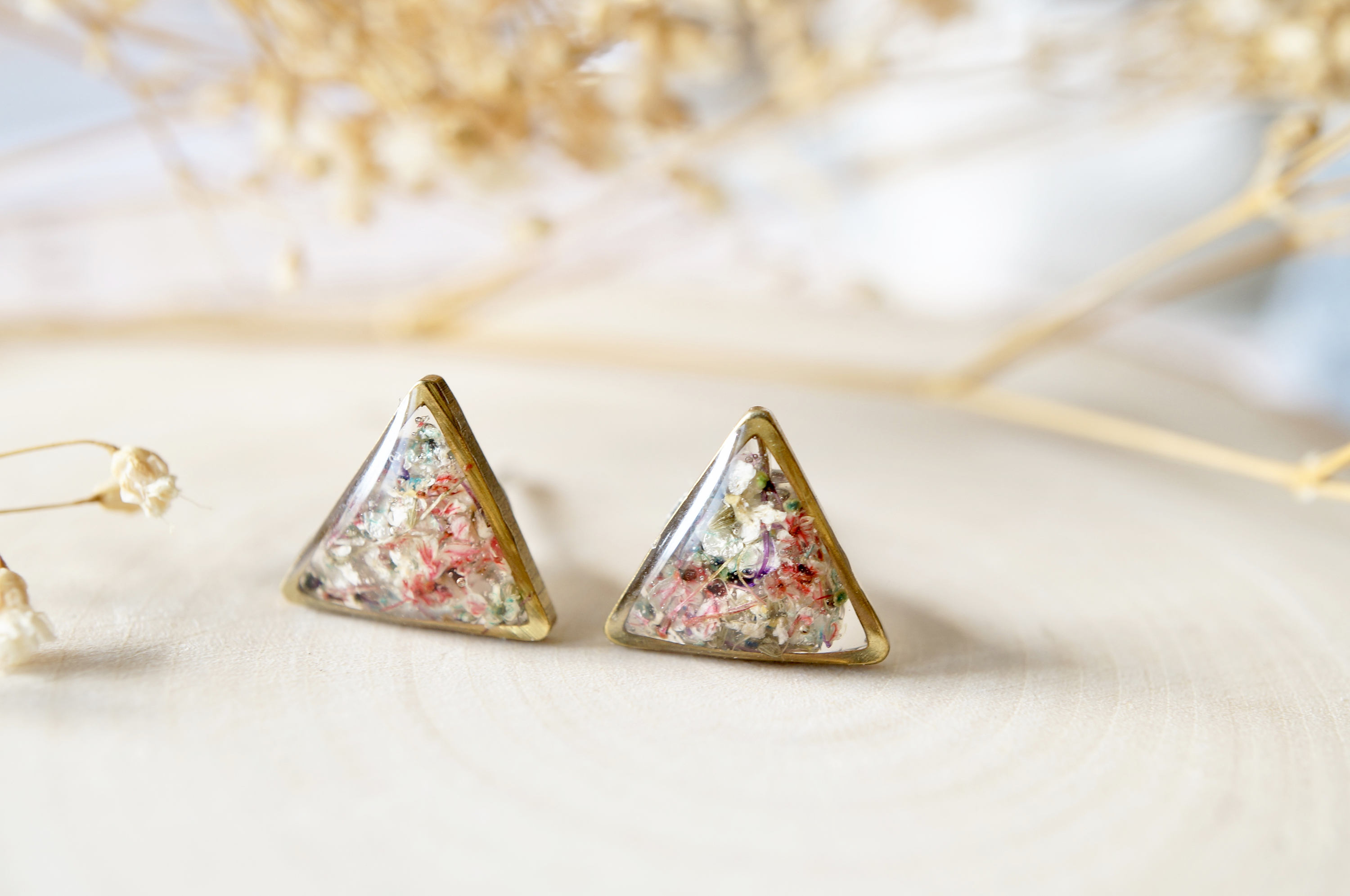 Real Pressed Flowers and Resin Triangle Stud Earrings in Baby Blue Pink Purple White - Thumbnail 2