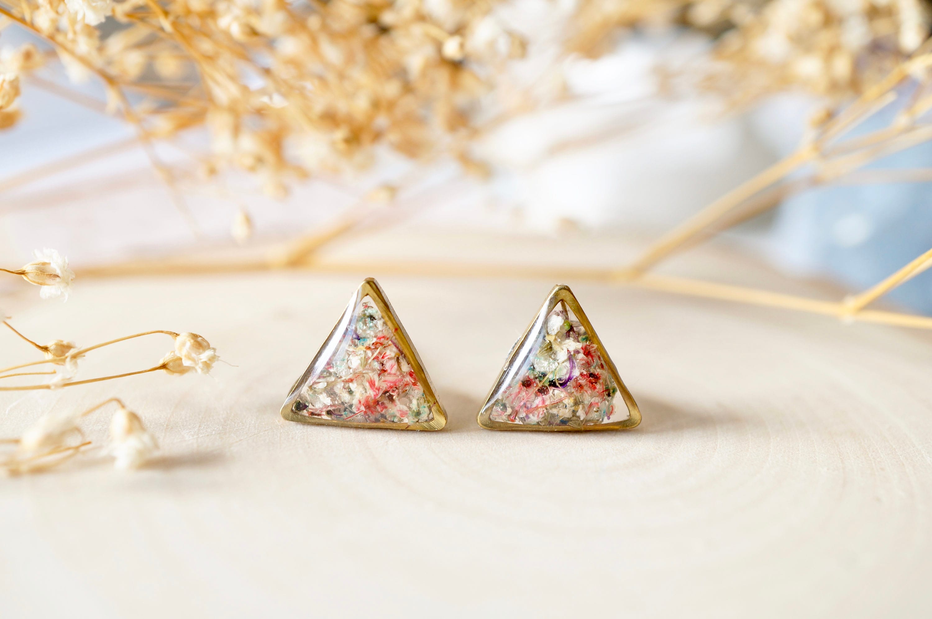 Real Pressed Flowers and Resin Triangle Stud Earrings in Baby Blue Pink Purple White - Thumbnail 5