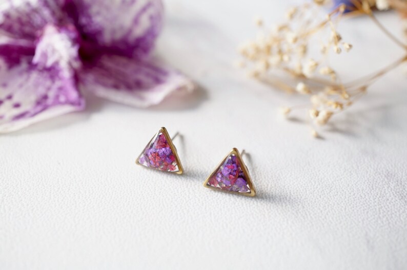 Real Pressed Flowers and Resin Stud Earrings in Purple and Magenta Mix 画像 2