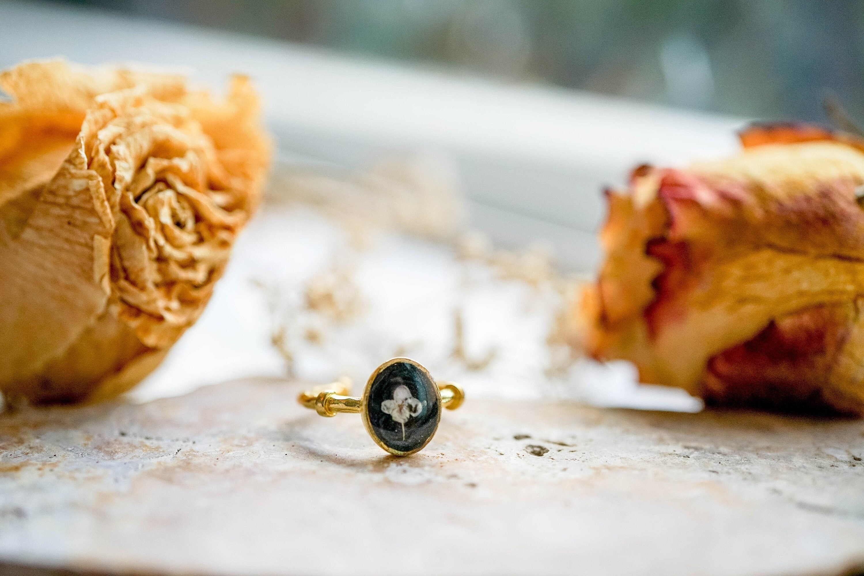 Real Pressed Flower and Resin Ring, Oval in Black with White Alyssum