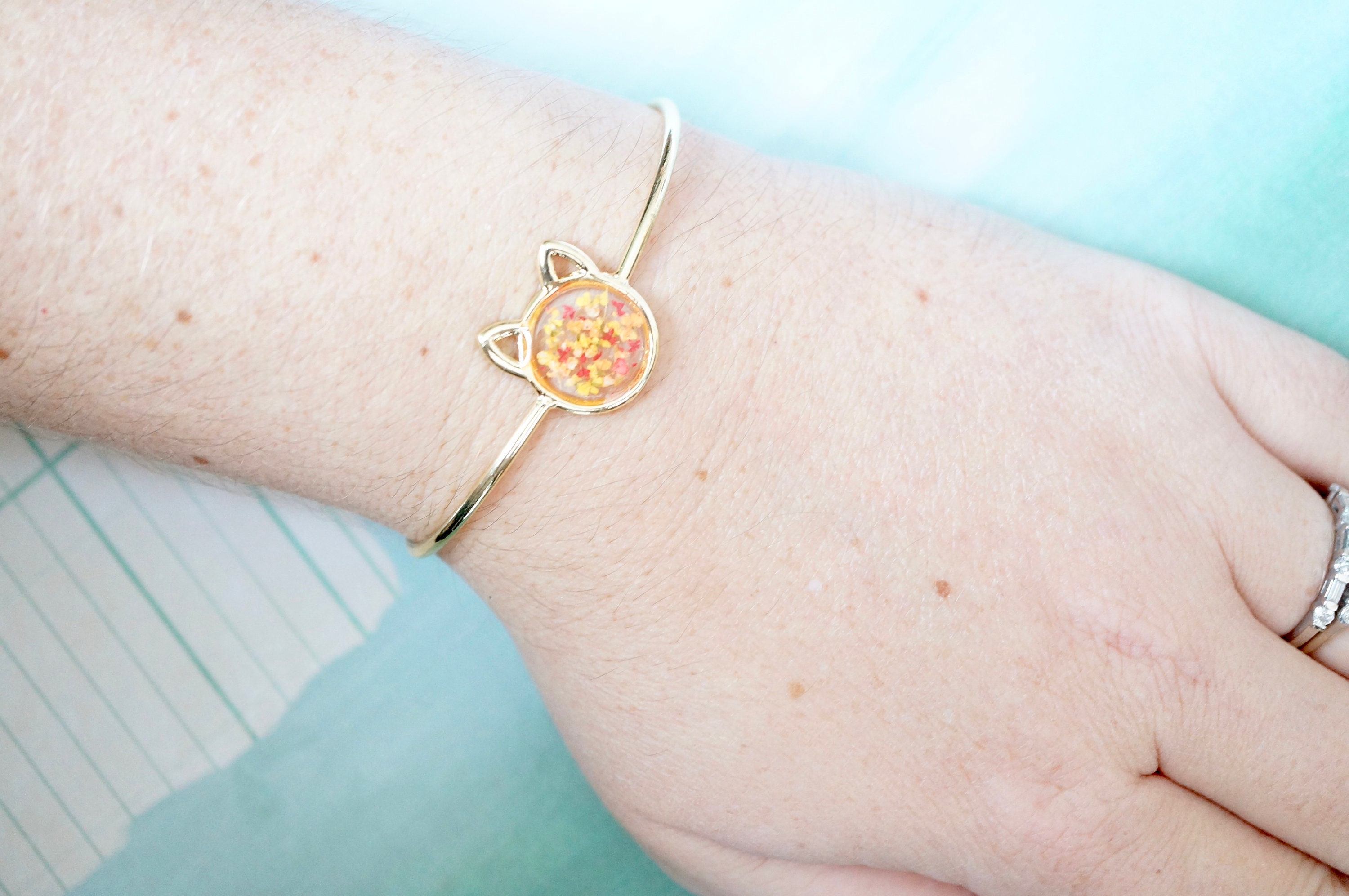Real Pressed Flowers and Resin Bracelet, Gold Cat in Red Orange Yellow - Thumbnail 6