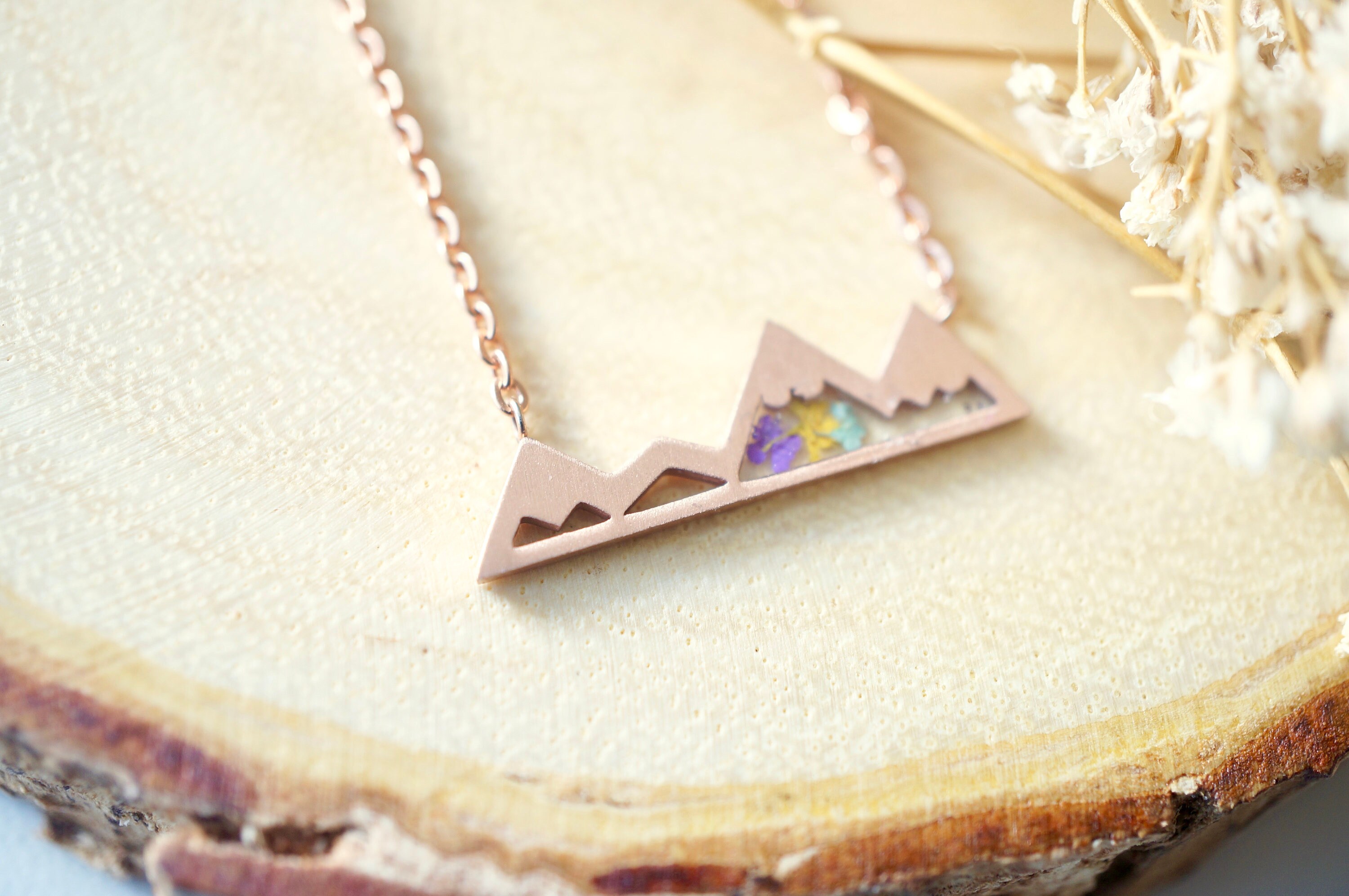 Real Pressed Flowers and Resin Necklace, Rose Gold Mountains - Thumbnail 3