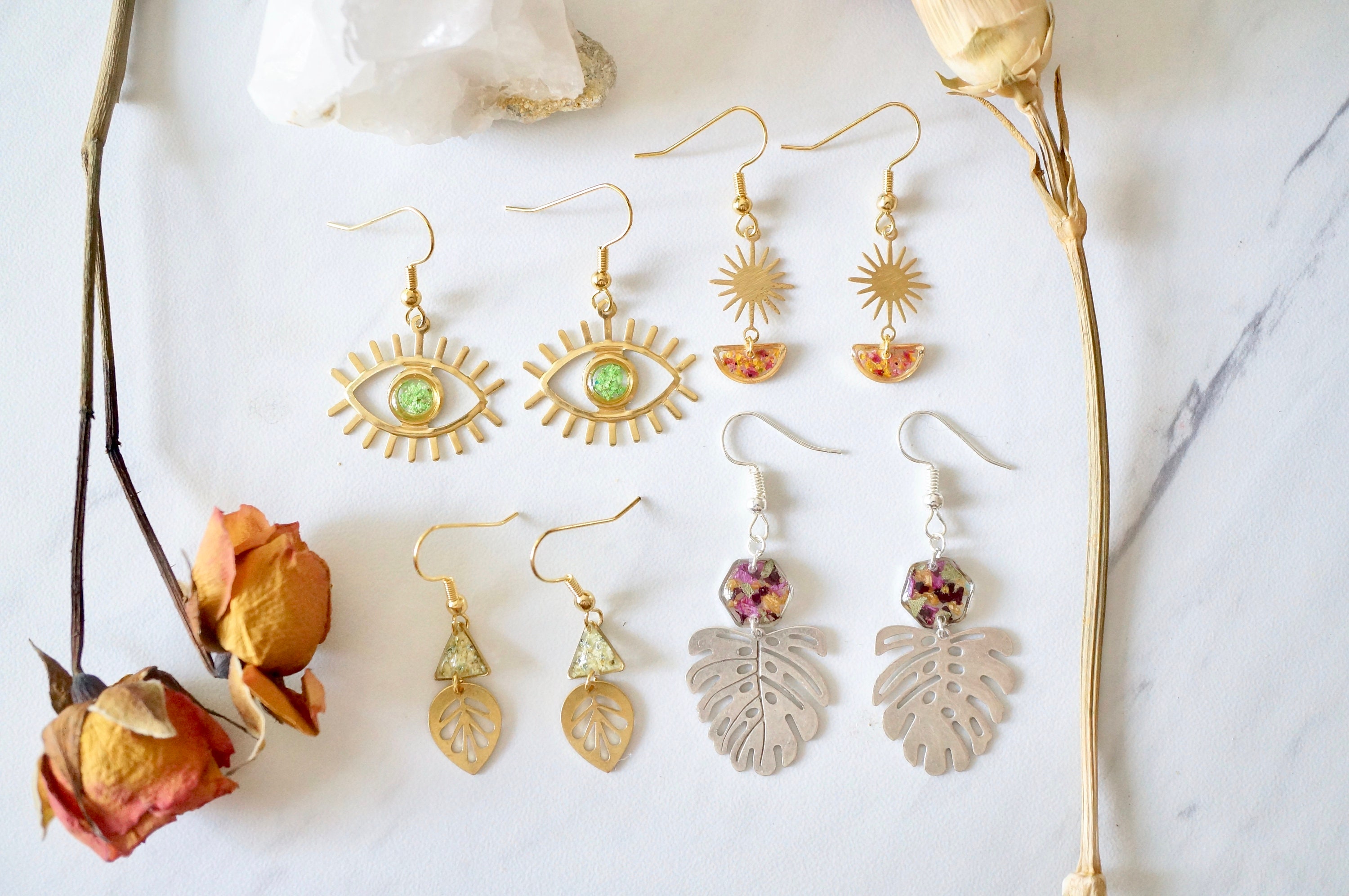 Real Pressed Flowers Earrings, Gold Heart Drops with Palm Leaf and Heather Flowers - Thumbnail 7