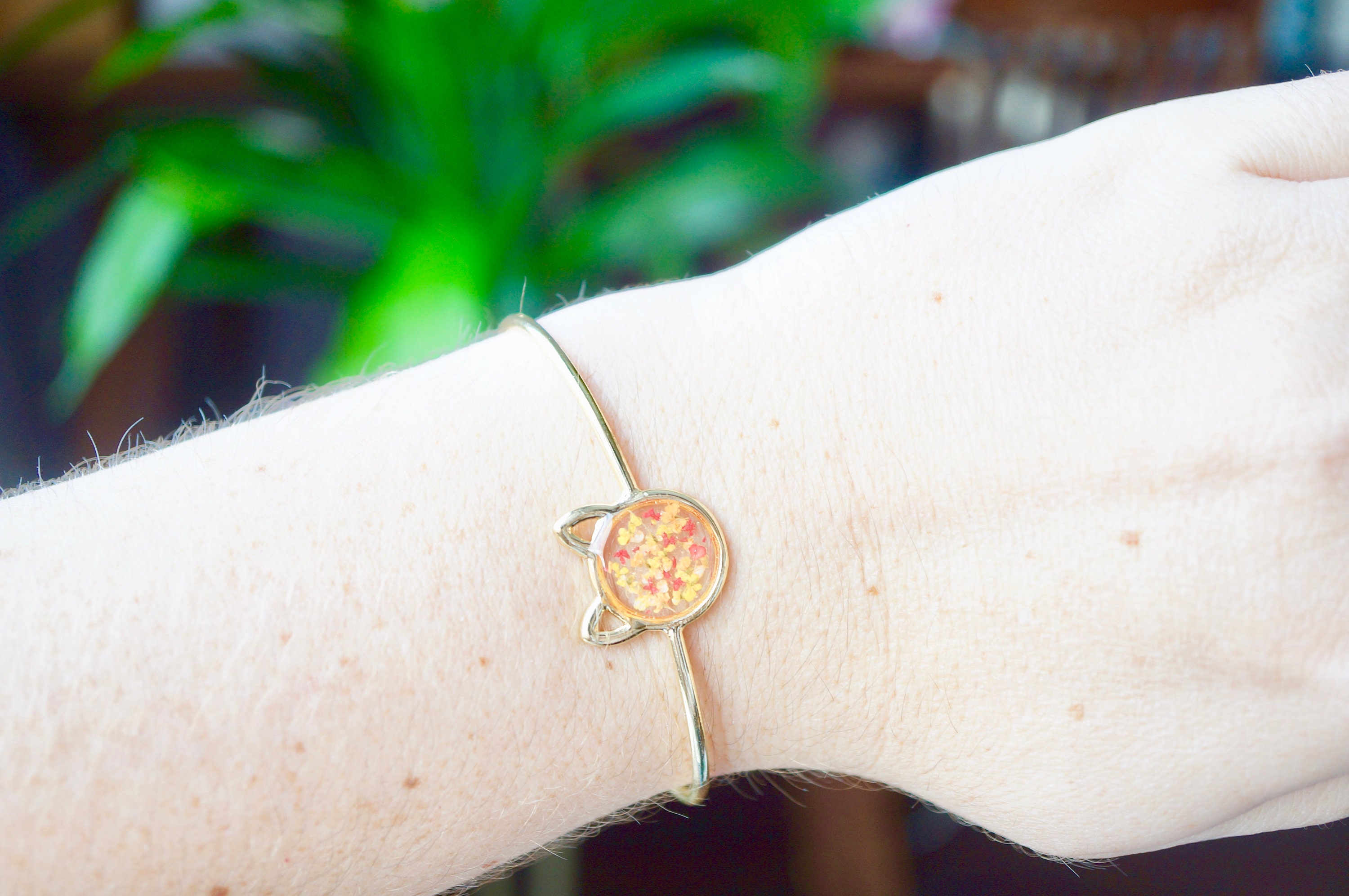 Real Pressed Flowers and Resin Bracelet, Gold Cat in Red Orange Yellow - Thumbnail 3