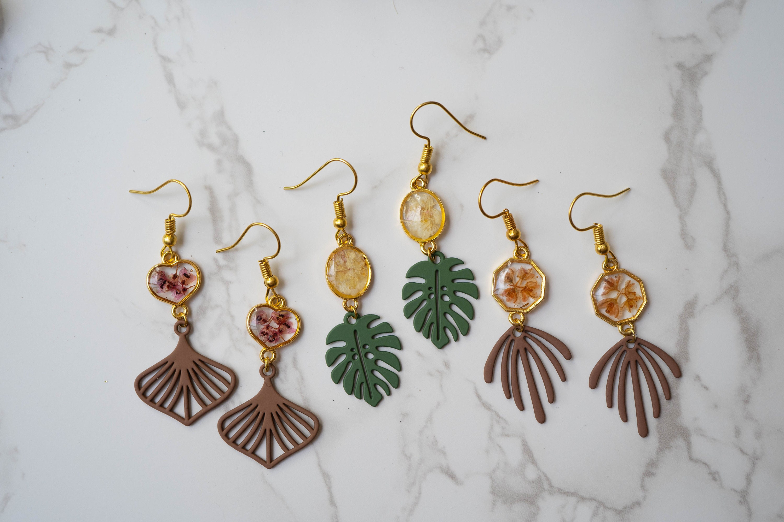 Real Pressed Flowers Earrings, Gold Heart Drops with Palm Leaf and Heather Flowers - Thumbnail 2