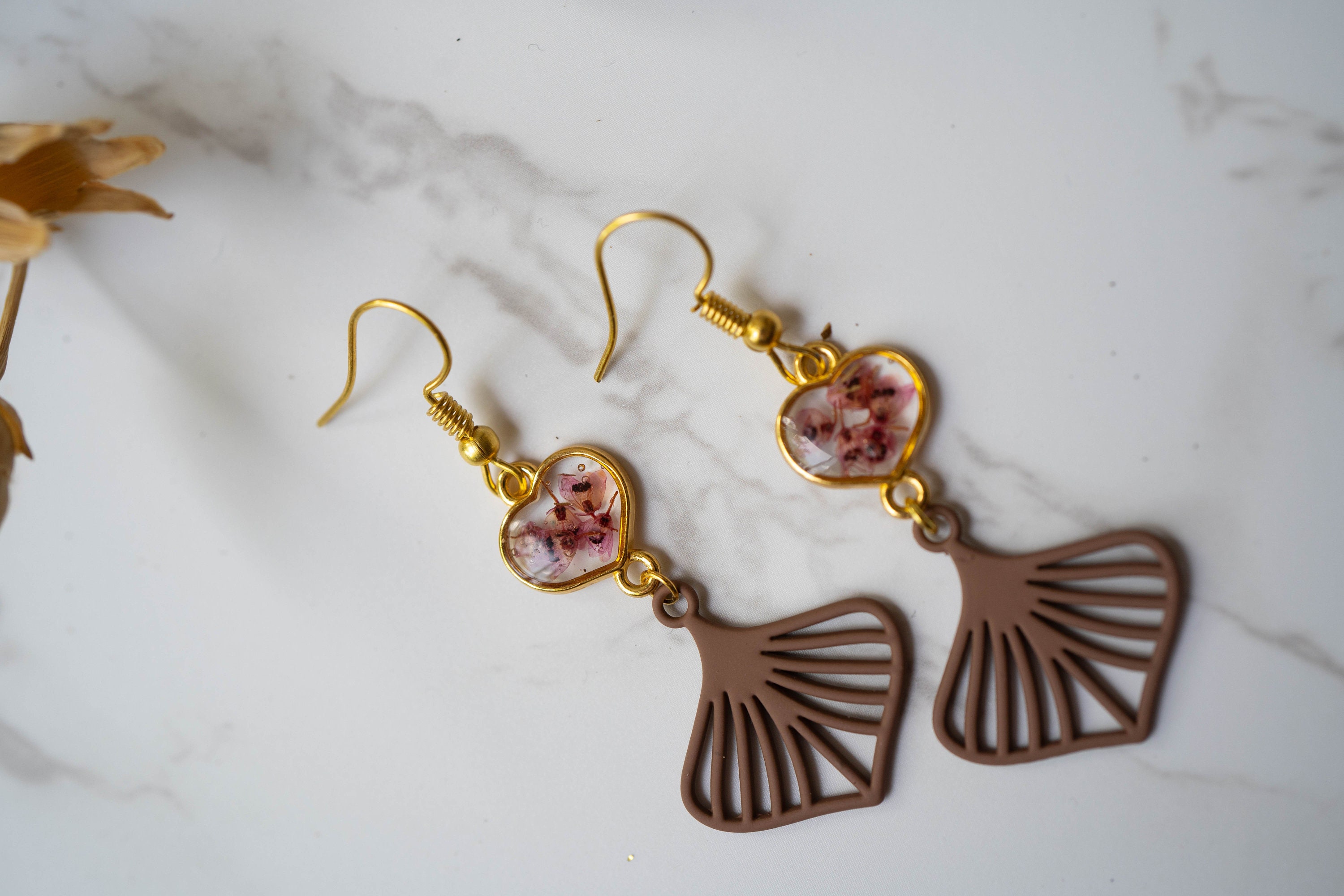 Real Pressed Flowers Earrings, Gold Heart Drops with Palm Leaf and Heather Flowers - Thumbnail 3