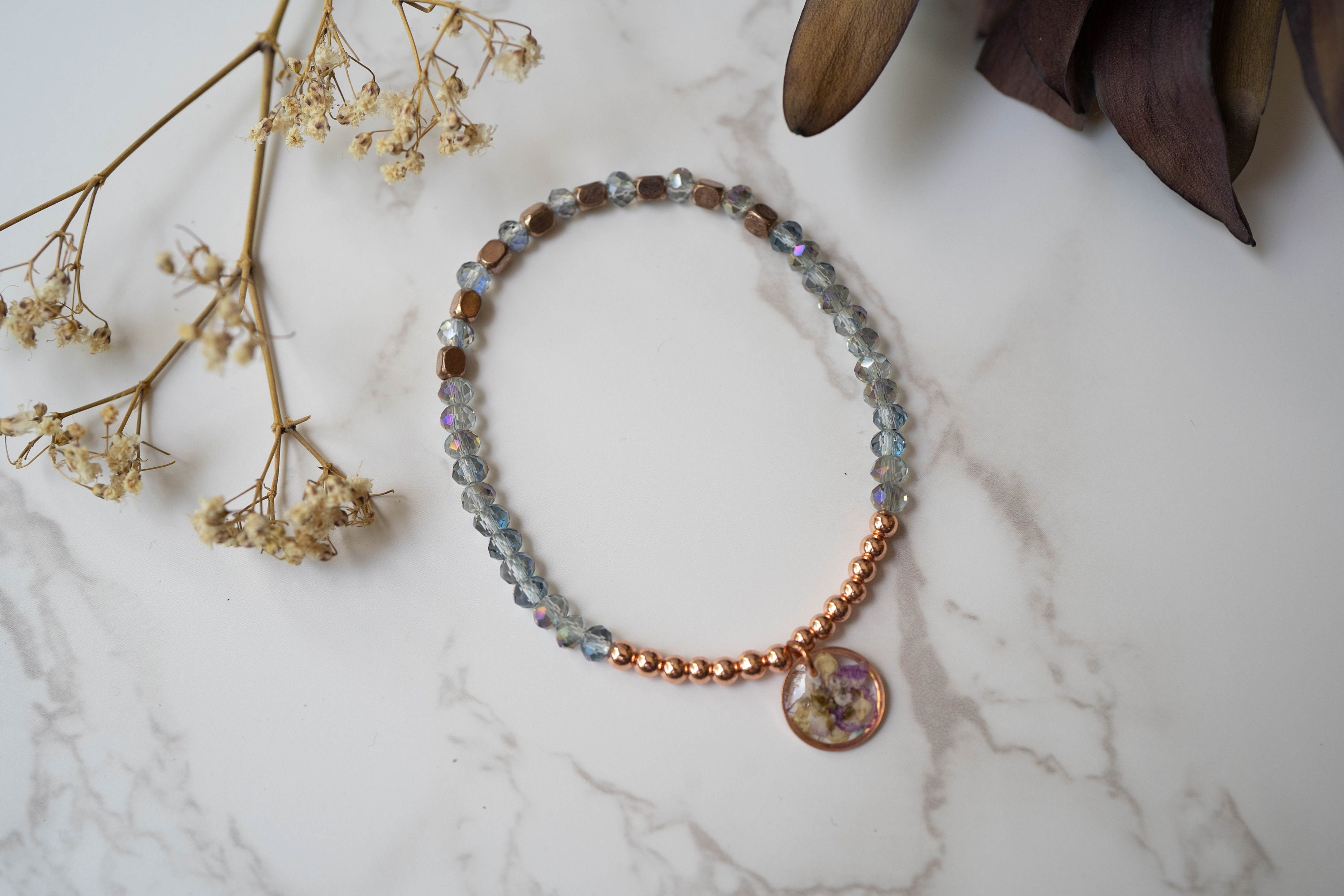 Real Pressed Flowers and Resin Beaded Bracelet, Rose Gold and Blue Beads with Purple and White Alyssum Flowers - Thumbnail 3