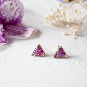 Real Pressed Flowers and Resin Stud Earrings in Purple and Magenta Mix 画像 3