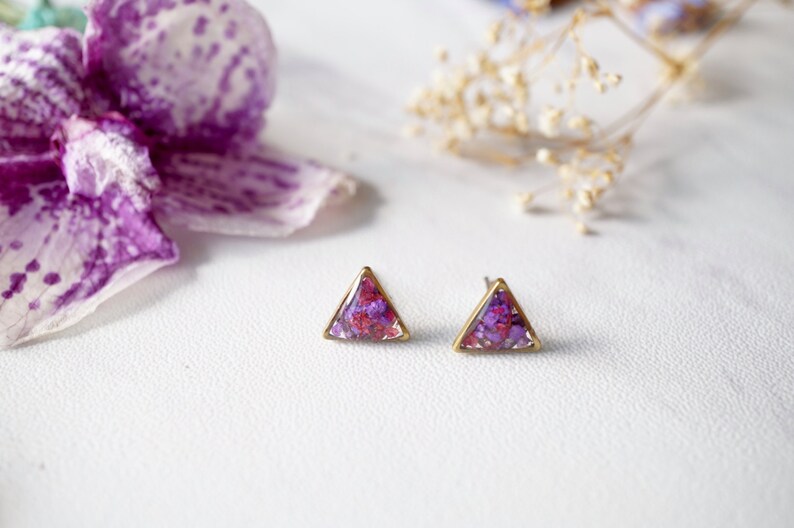 Real Pressed Flowers and Resin Stud Earrings in Purple and Magenta Mix 画像 3